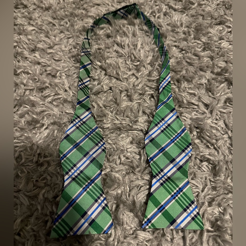 Striped Tommy Hilfiger Bow Tie